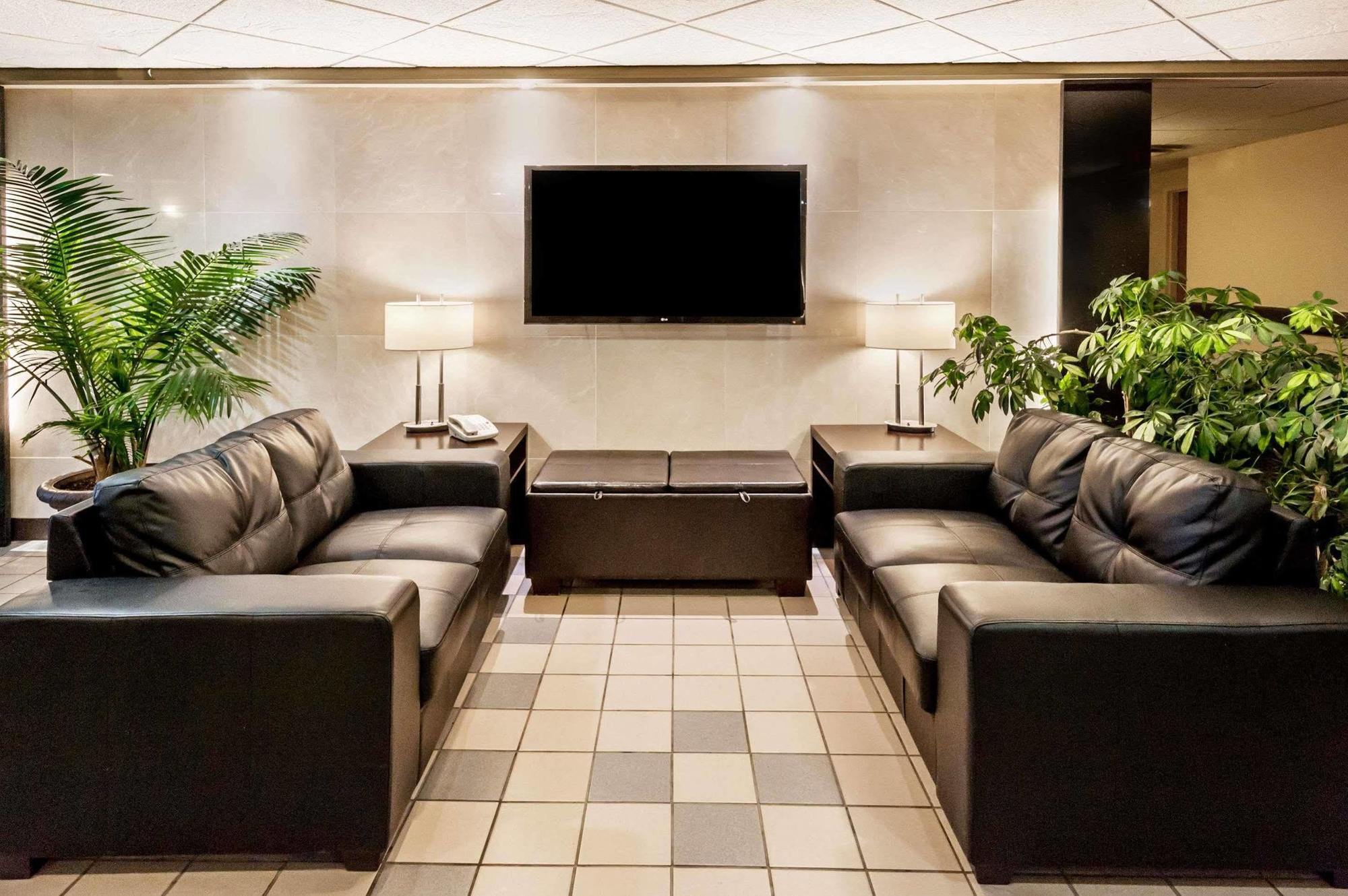 Homestay Express Airdrie Εξωτερικό φωτογραφία