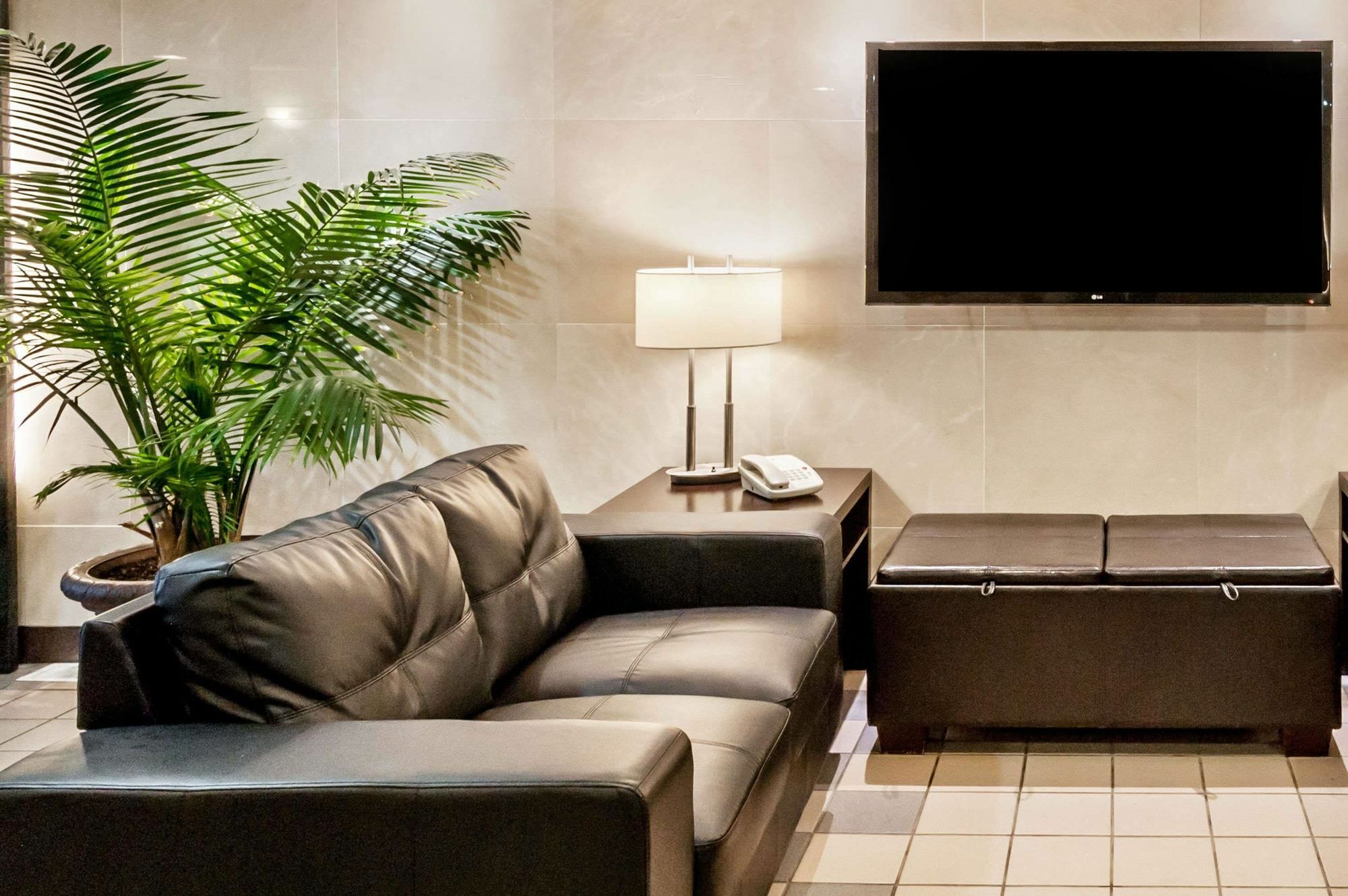 Homestay Express Airdrie Εξωτερικό φωτογραφία
