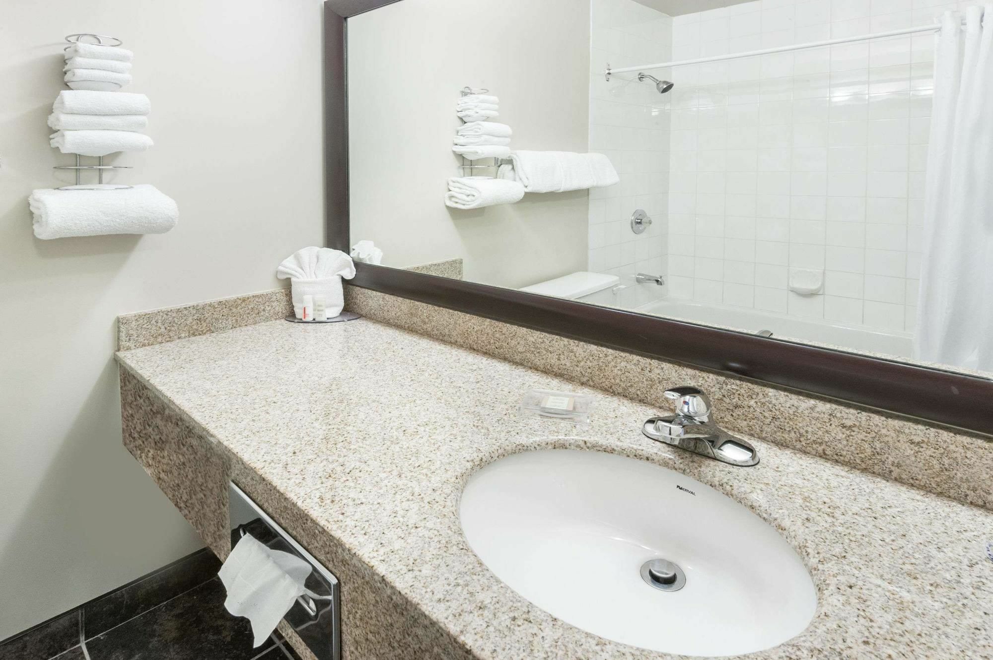 Homestay Express Airdrie Εξωτερικό φωτογραφία