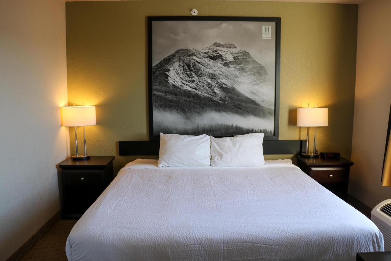 Homestay Express Airdrie Εξωτερικό φωτογραφία